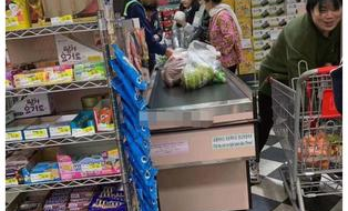 超市收银饿了吃什么