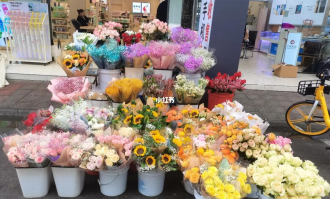 超市卖花摆摊卖什么好