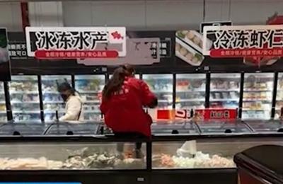 超市里打好秤如何贴标签