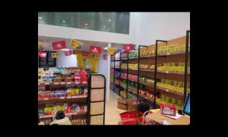 仓储式货架超市网红照片