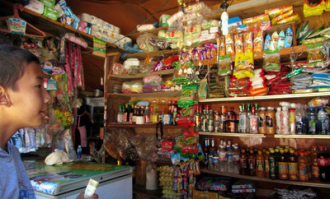 石头副食超市在哪里