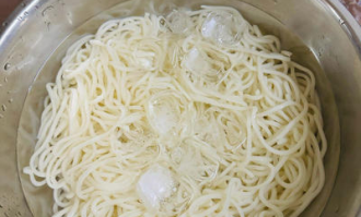 超市包装面条如何做炒面