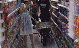 前男友的车在超市可以吗