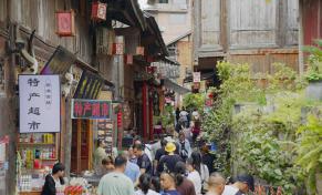 阿蓬江的超市叫什么