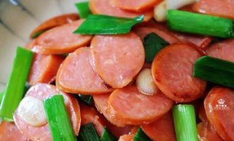 超市真空腊肠和什么炒