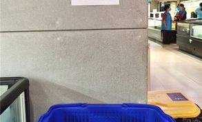 超市里有卖小桌子的吗