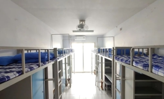 高中宿舍有超市吗