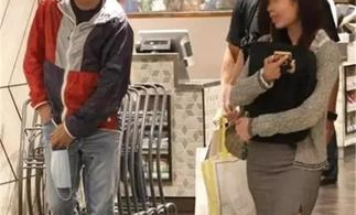 香港明星去超市买什么鞋