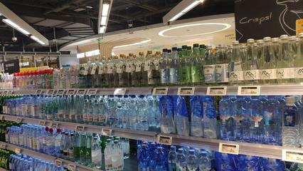 可以带水进超市吗